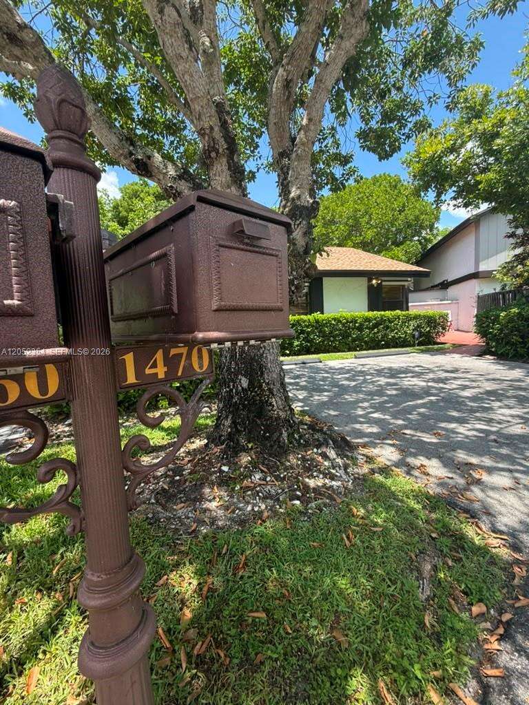 1470 Flamingo Ct, Pembroke Pines, FL 33026 - For Sale photo 3