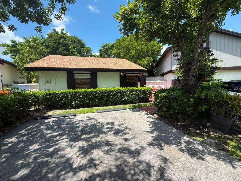 1470 Flamingo Ct, Pembroke Pines, FL 33026 - For Sale photo 4