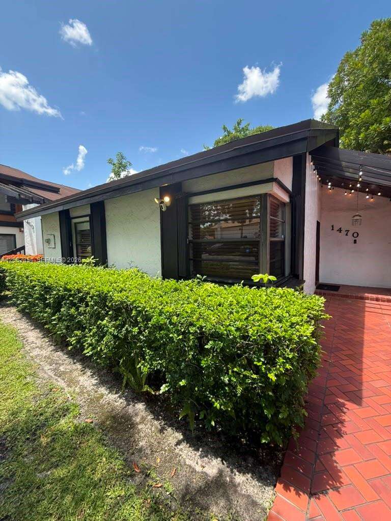 1470 Flamingo Ct, Pembroke Pines, FL 33026 - For Sale photo 5