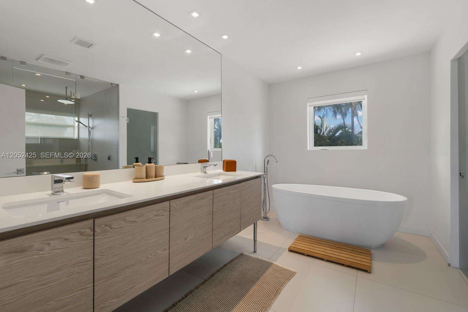 1300 Venetian Way, Miami, FL 33139 - For Sale photo 15