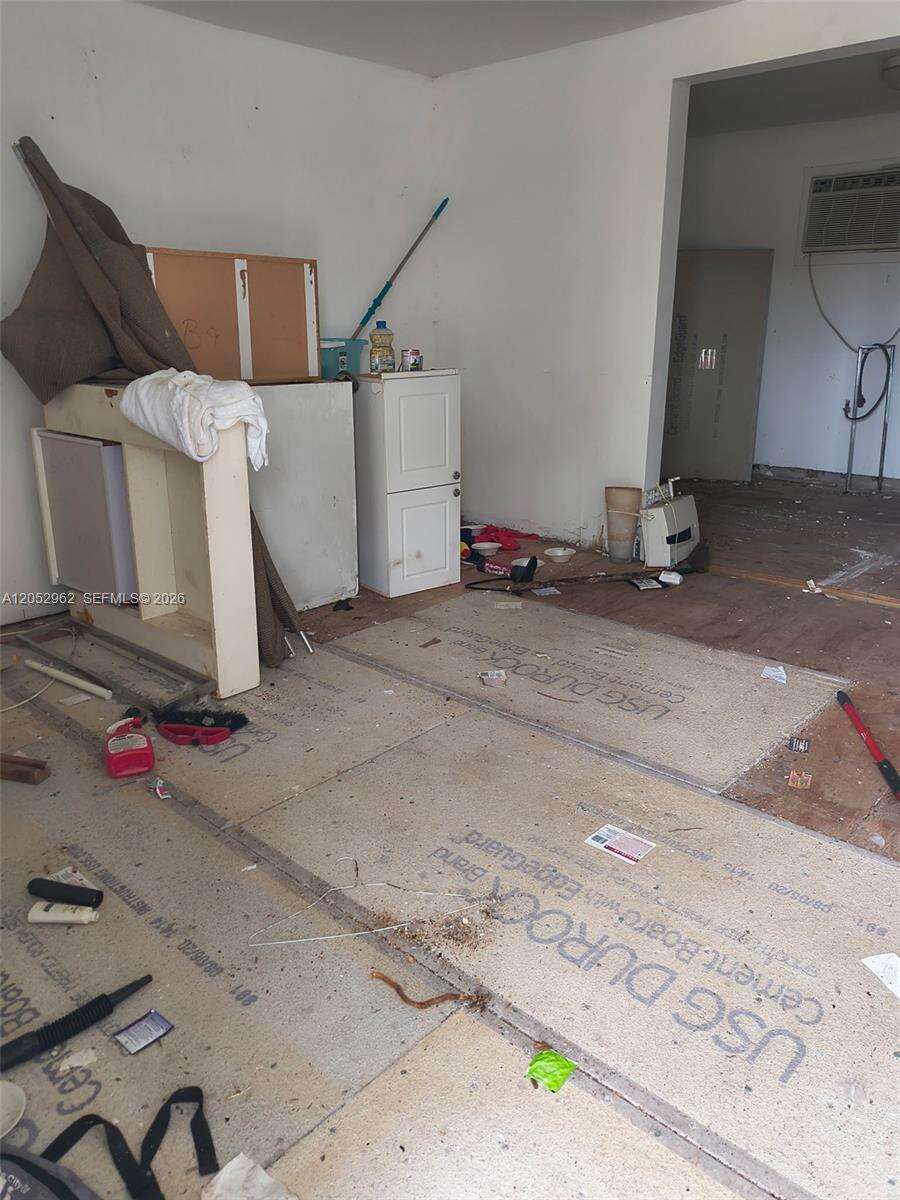214 61st Ter, Hollywood, FL 33024 - Pending Sale photo 3
