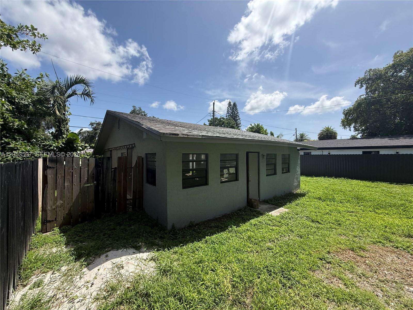 6123 Call St, Hollywood, FL 33024 - For Sale photo 2