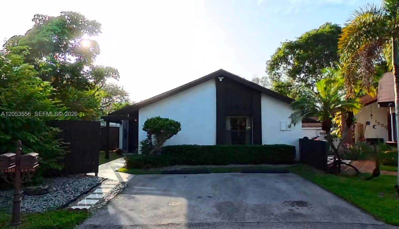 1490 Flamingo Ct, Pembroke Pines, FL 33026 - For Sale photo 1