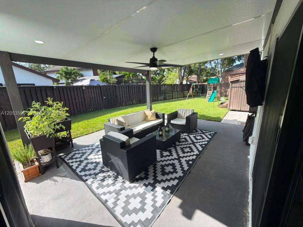 1490 Flamingo Ct, Pembroke Pines, FL 33026 - For Sale photo 3