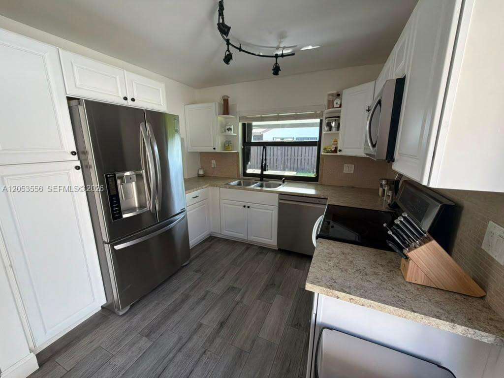 1490 Flamingo Ct, Pembroke Pines, FL 33026 - For Sale photo 9