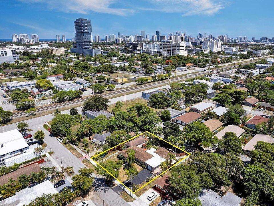 23 8th St, Hallandale Beach, FL 33009 - For Sale photo 2