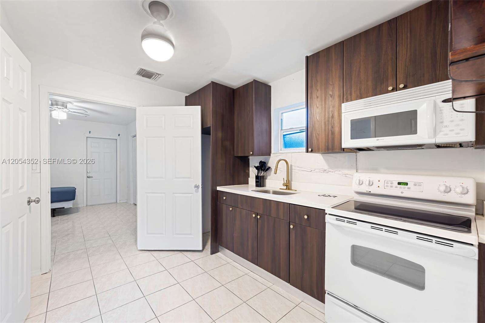 23 8th St, Hallandale Beach, FL 33009 - For Sale photo 5