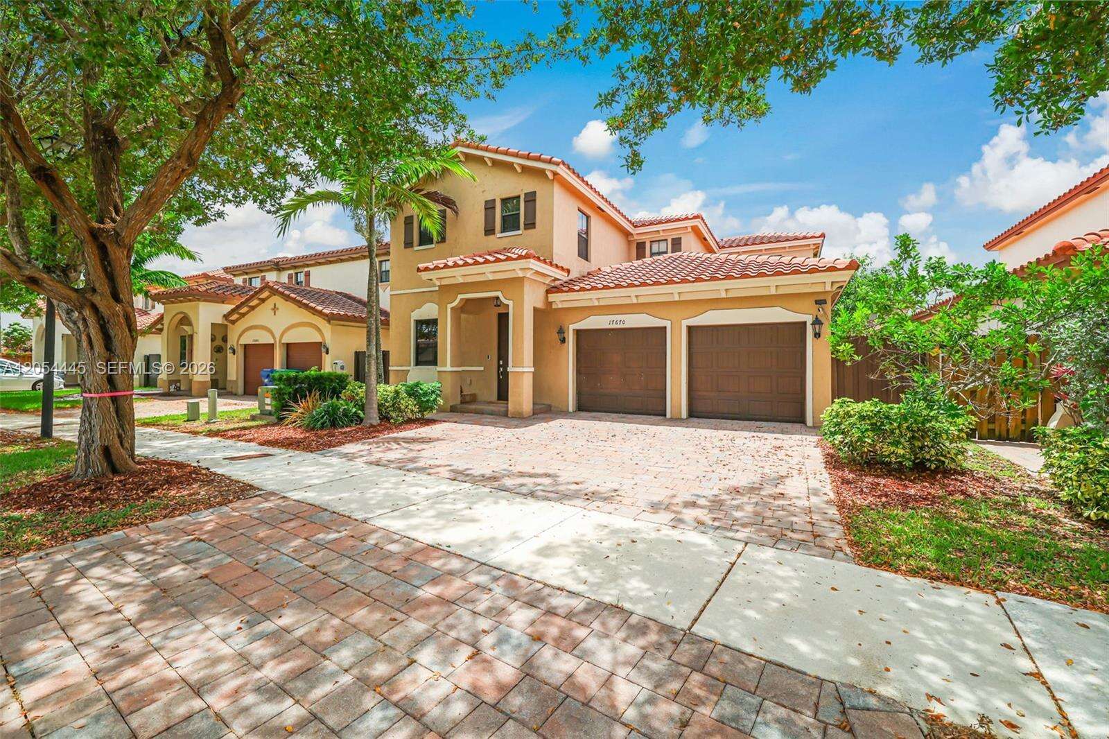 17670 154th Pl, Miami, FL 33187 - For Sale photo 2