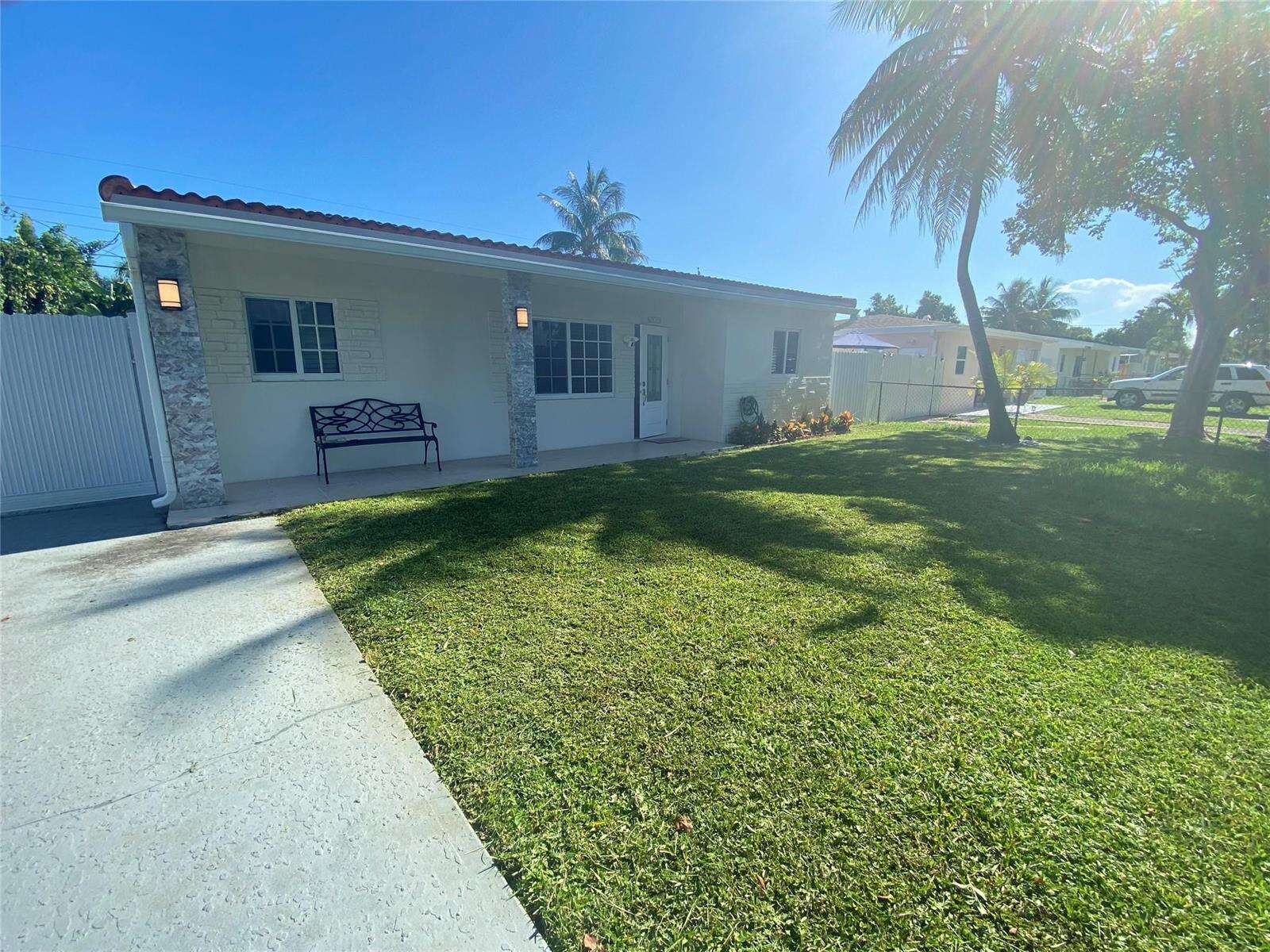 6325 Grant, Hollywood, FL 33024 - For Sale photo 1
