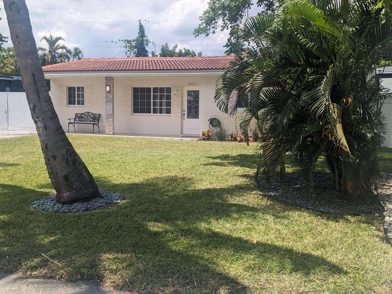 6325 Grant, Hollywood, FL 33024 - For Sale photo 2