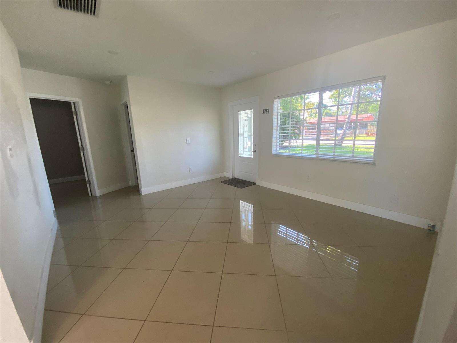 6325 Grant, Hollywood, FL 33024 - For Sale photo 3