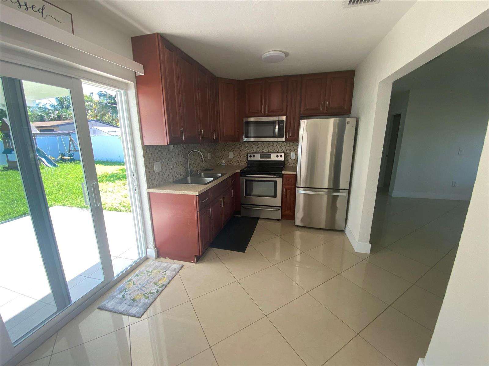 6325 Grant, Hollywood, FL 33024 - For Sale photo 4