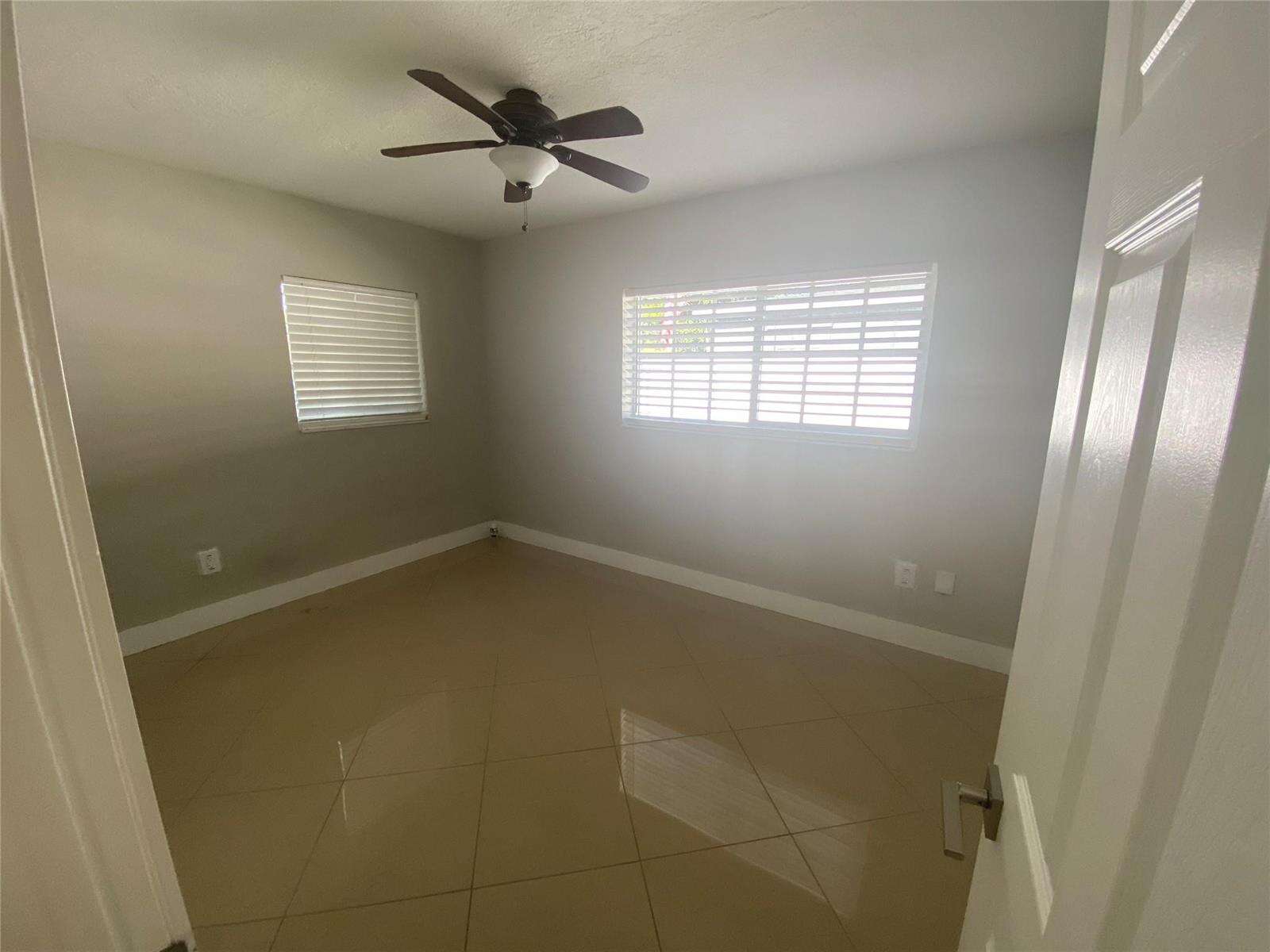 6325 Grant, Hollywood, FL 33024 - For Sale photo 5