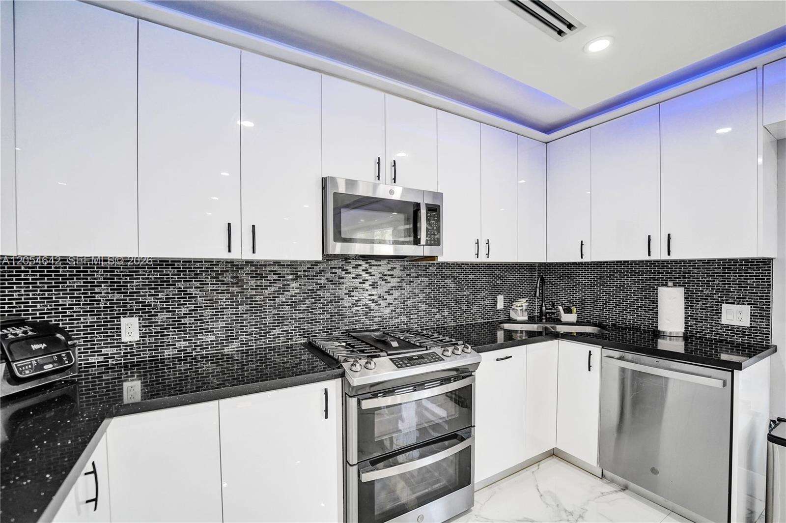 3701 Mckinley St, Hollywood, FL 33021 - For Sale photo 7