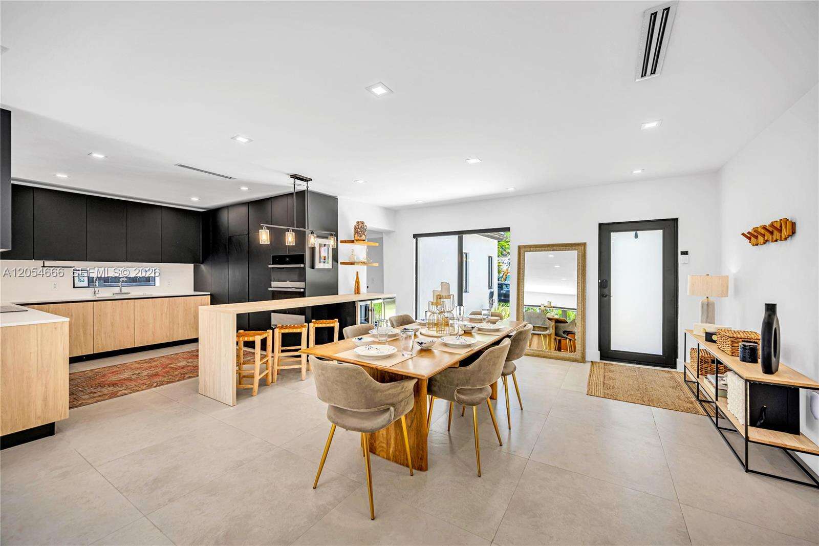 530 18th Ter, Miami, FL 33129 - For Sale photo 4