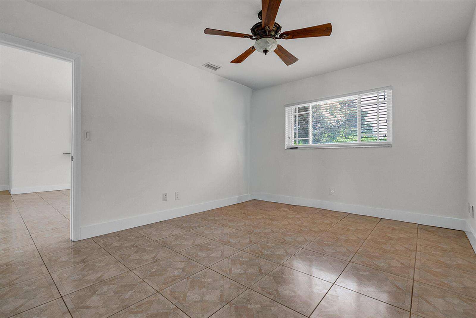 2100 57th, Hollywood, FL 33021 - For Sale photo 14