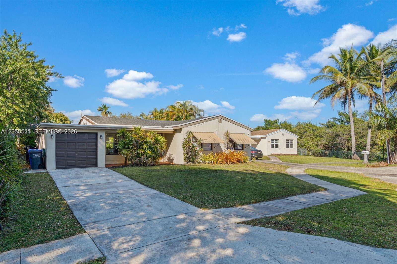 3035 Hayes St, Hollywood, FL 33021 - For Sale photo 2