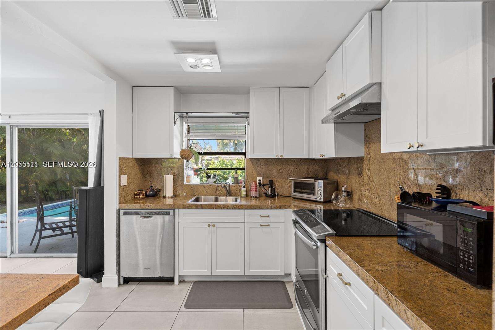 3035 Hayes St, Hollywood, FL 33021 - For Sale photo 15