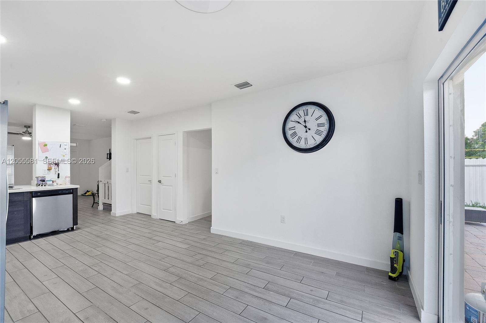 427 6th Ct, Florida City, FL 33034 - For Sale photo 2