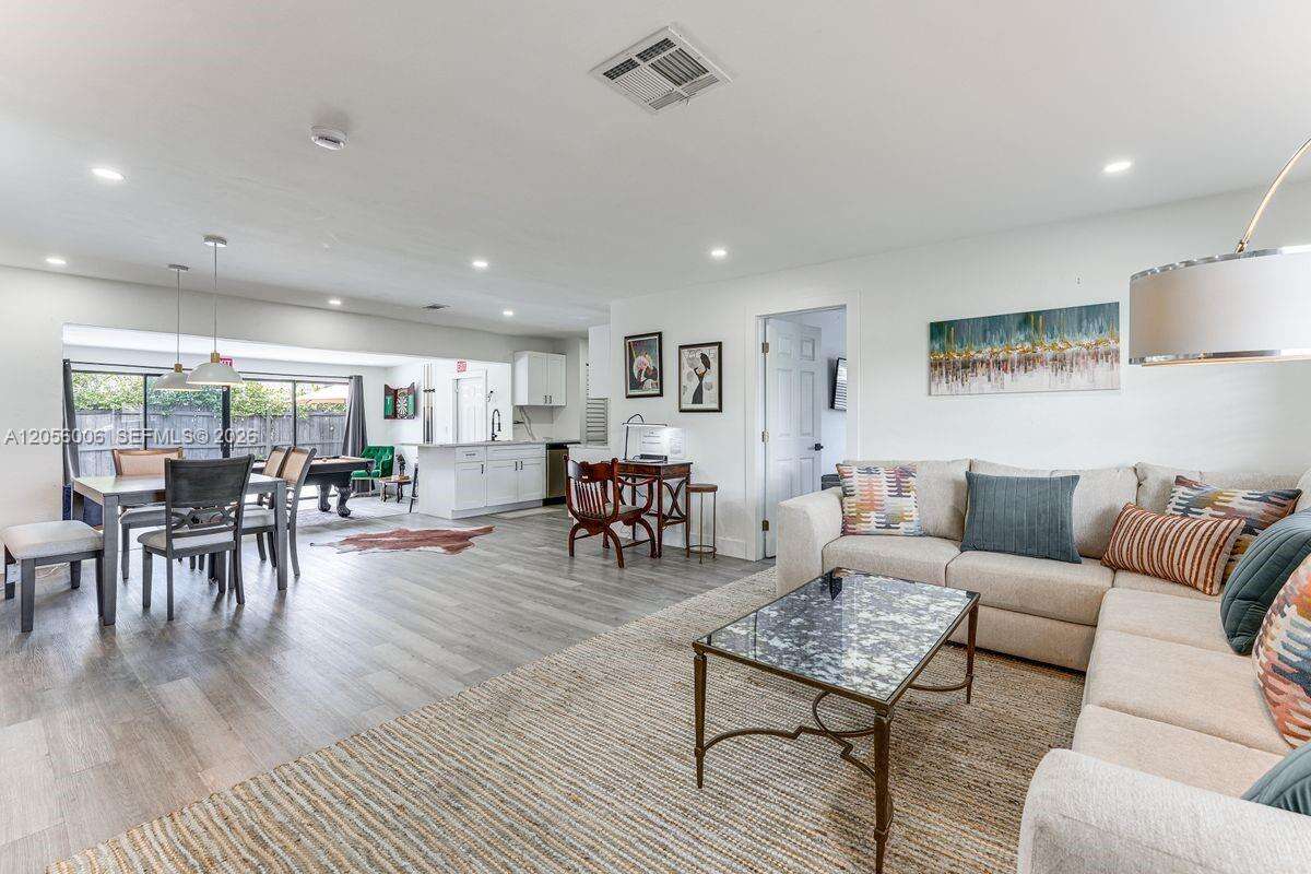 600 66th Ter, Hollywood, FL 33024 - For Sale photo 2