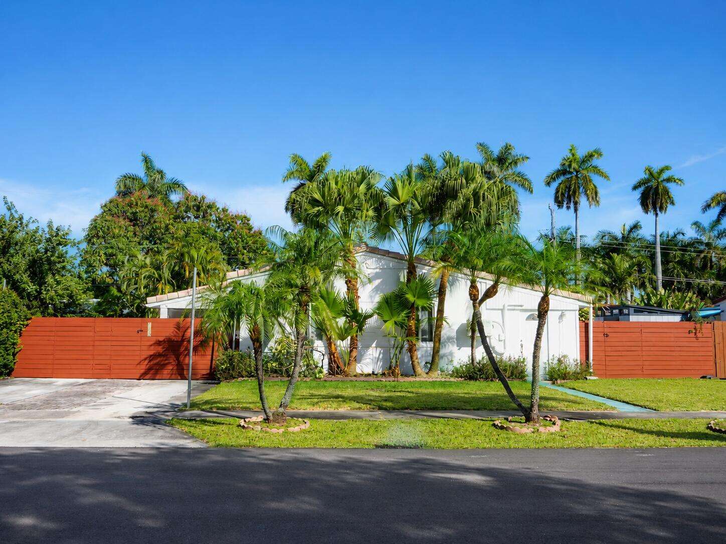 819 2nd, Hallandale Beach, FL 33009 - For Sale photo 26