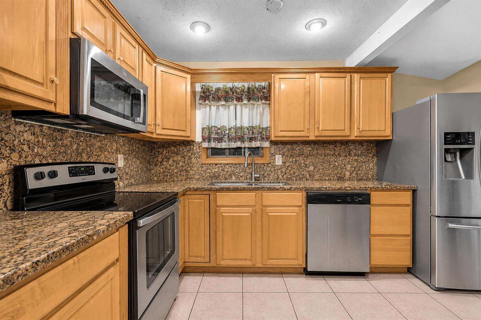 2131 Acapulco, Miramar, FL 33023 - For Sale photo 11