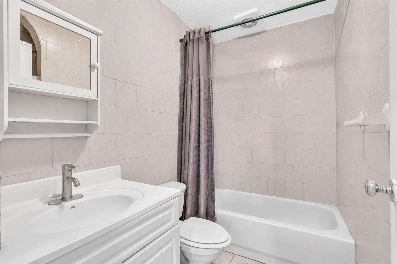 2131 Acapulco, Miramar, FL 33023 - For Sale photo 15
