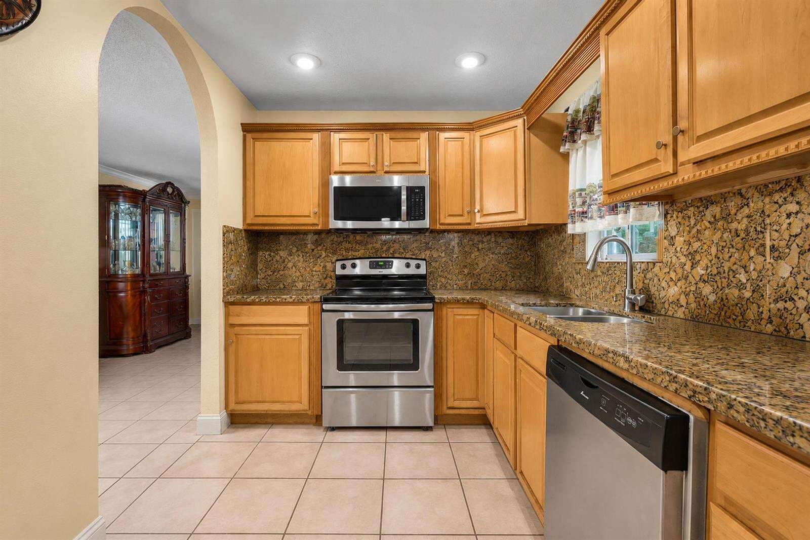 2131 Acapulco, Miramar, FL 33023 - For Sale photo 10