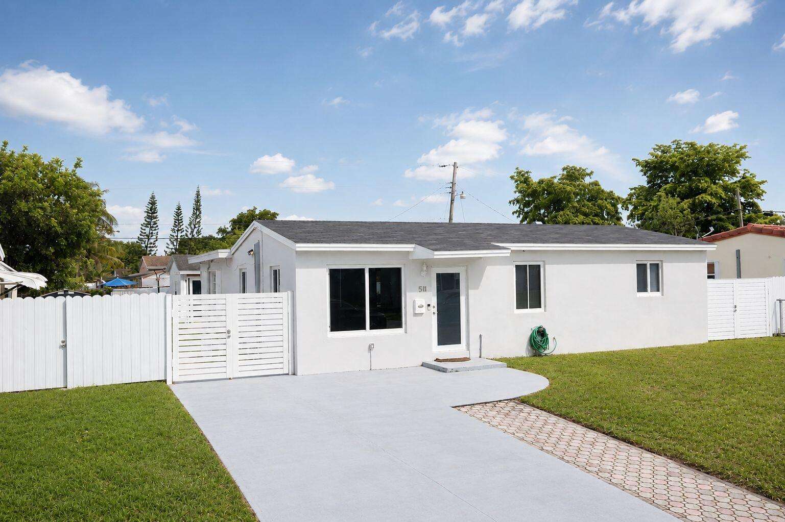 511 69th, Hollywood, FL 33024 - For Sale photo 2