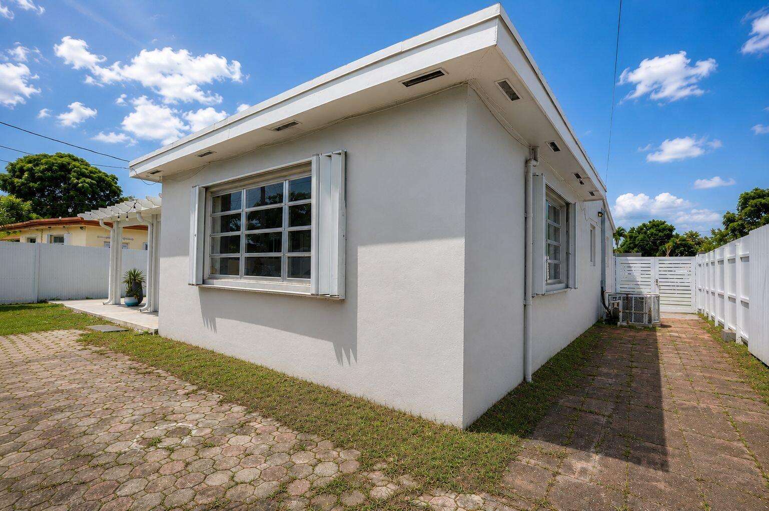 511 69th, Hollywood, FL 33024 - For Sale photo 5