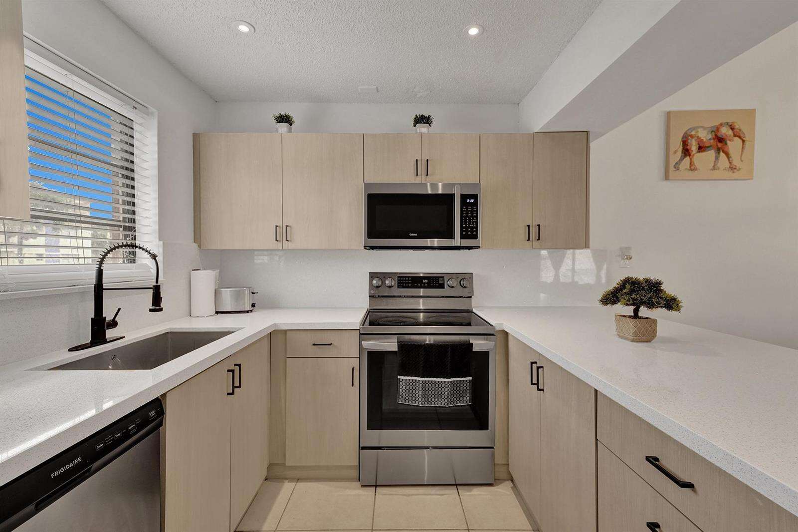 1115 1st, Hallandale Beach, FL 33009 - For Sale photo 27