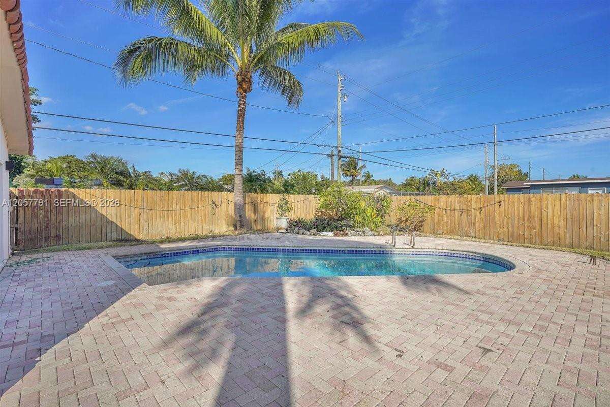 2005 36th Ave, Hollywood, FL 33021 - For Sale photo 2
