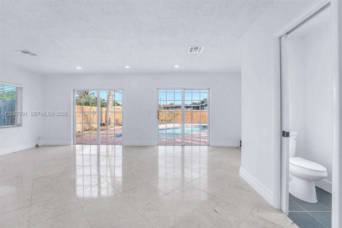 2005 36th Ave, Hollywood, FL 33021 - For Sale photo 12