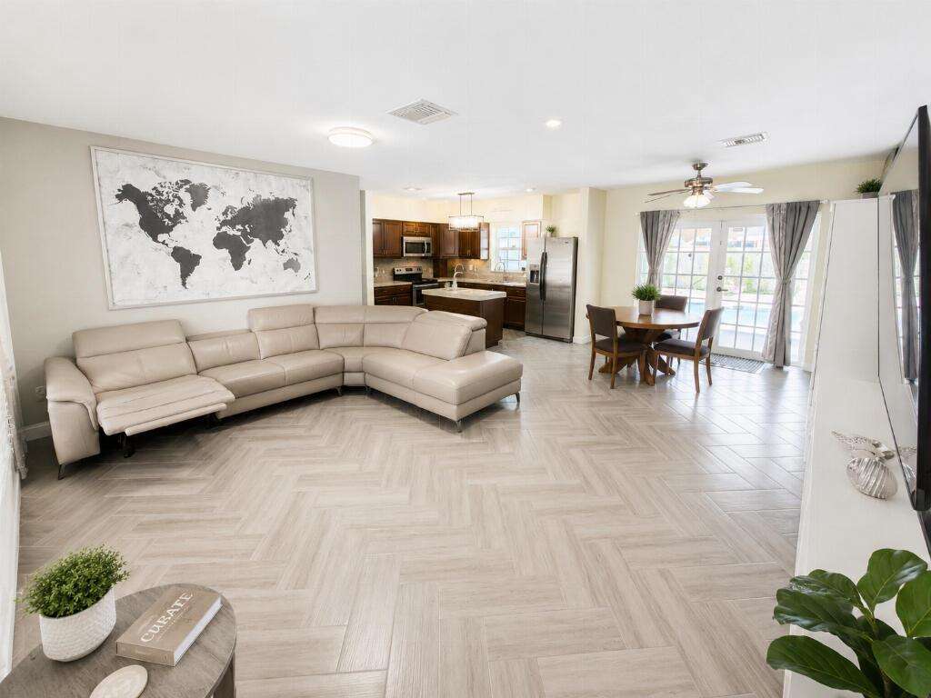 7120 13th, Pembroke Pines, FL 33023 - For Sale photo 4