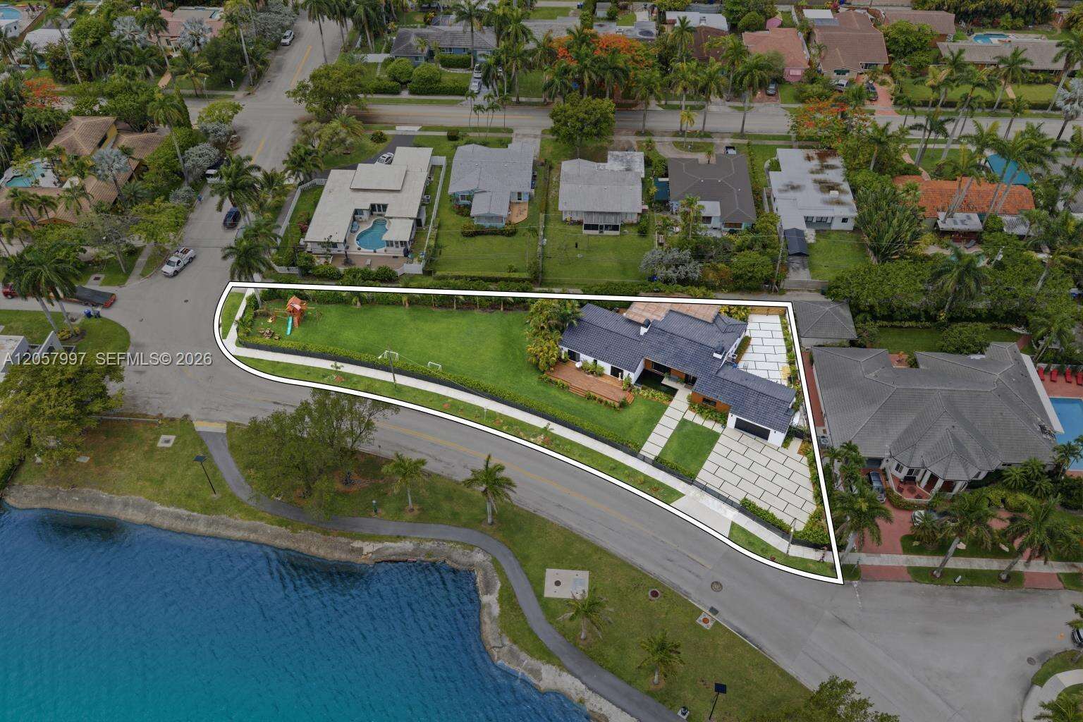 1204 Northlake Dr, Hollywood, FL 33019 - For Sale photo 1