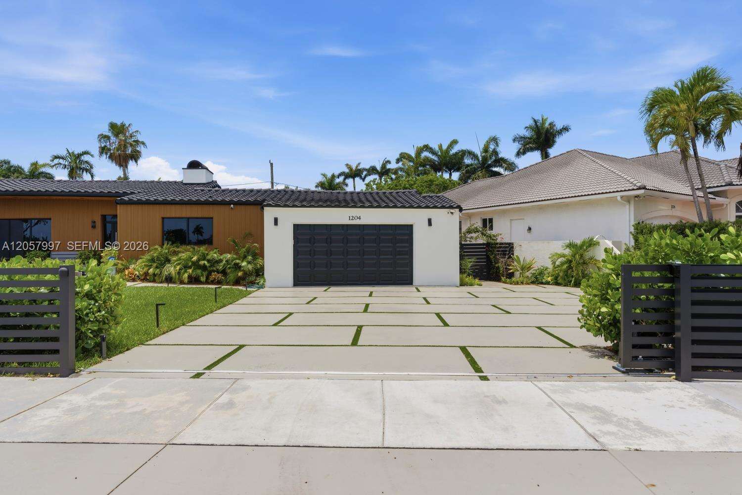 1204 Northlake Dr, Hollywood, FL 33019 - For Sale photo 3