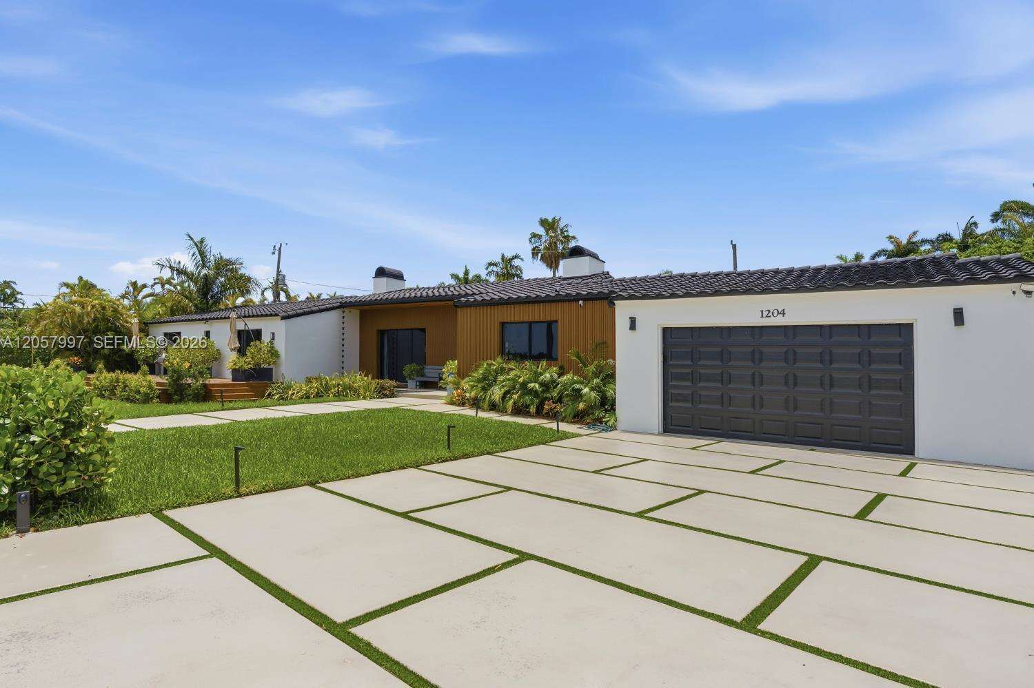 1204 Northlake Dr, Hollywood, FL 33019 - For Sale photo 4