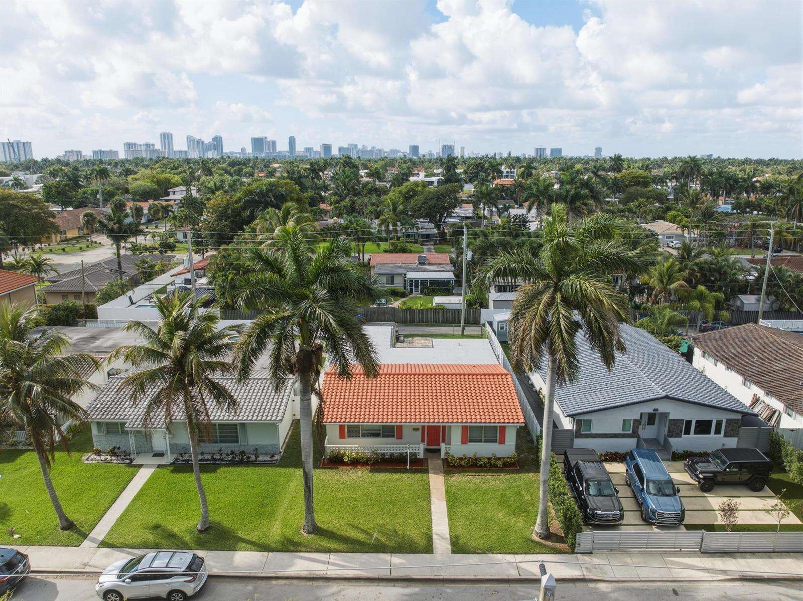 1114 Johnson, Hollywood, FL 33019 - For Sale photo 2