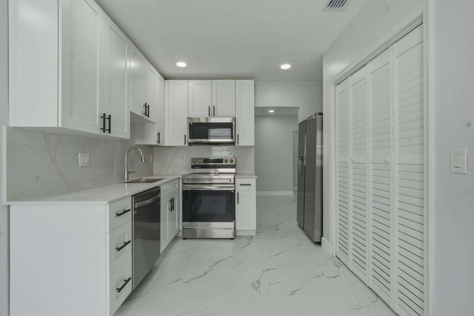 1114 Johnson, Hollywood, FL 33019 - For Sale photo 8