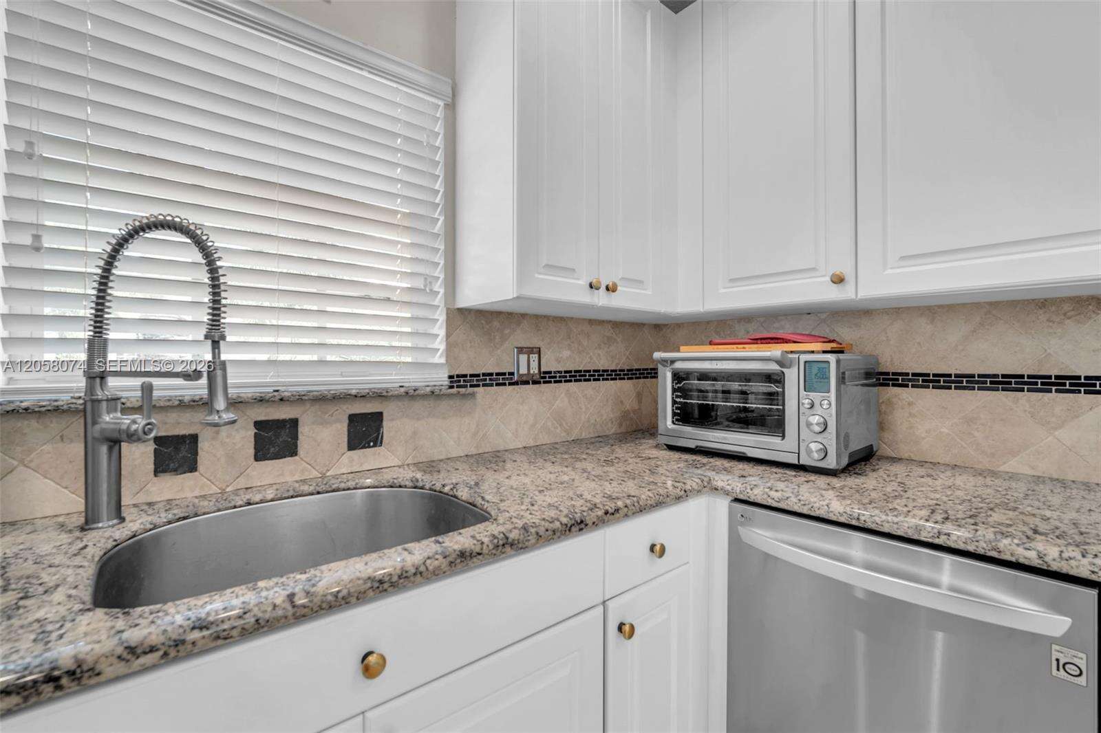 7565 19th Dr, Pembroke Pines, FL 33024 - For Sale photo 20