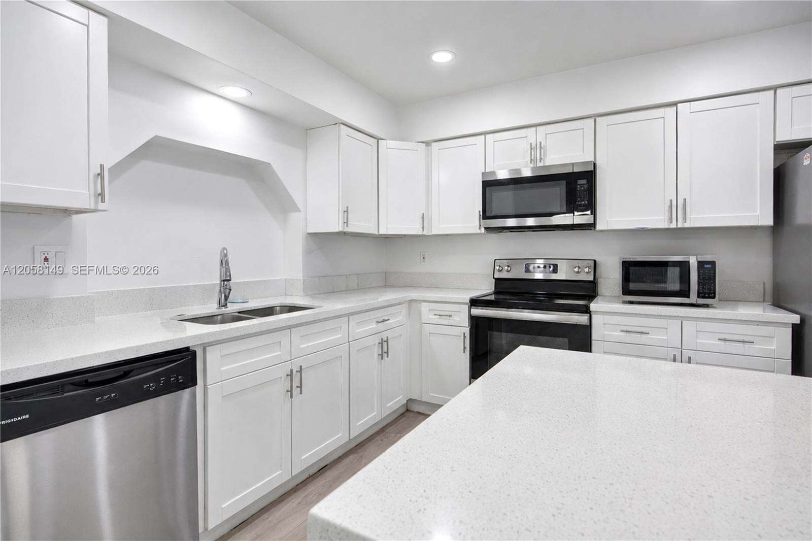 8720 11th St, Pembroke Pines, FL 33024 - For Sale photo 8