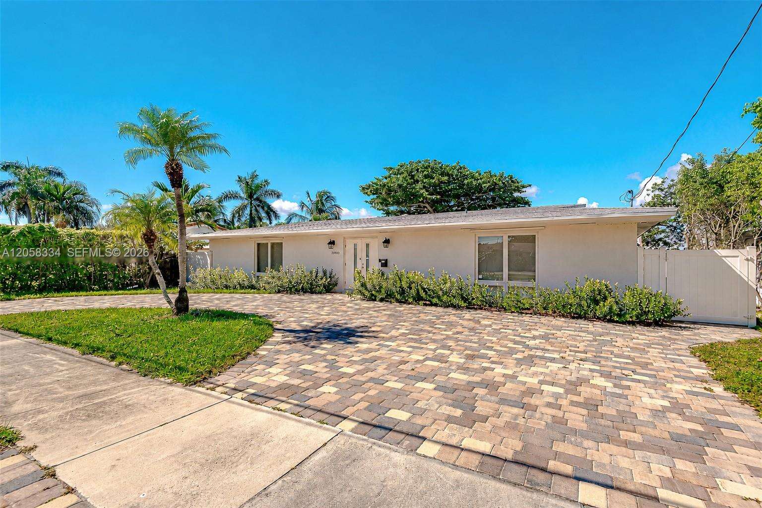 20950 25th Ct, Miami, FL 33180 - For Sale photo 3