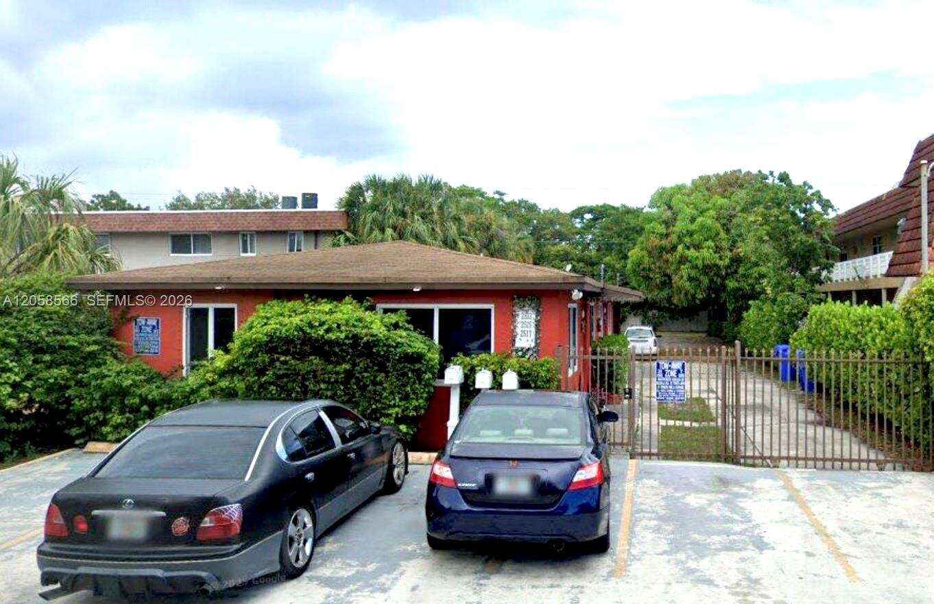 2513 Lincoln St, Hollywood, FL 33020 - For Sale photo 3