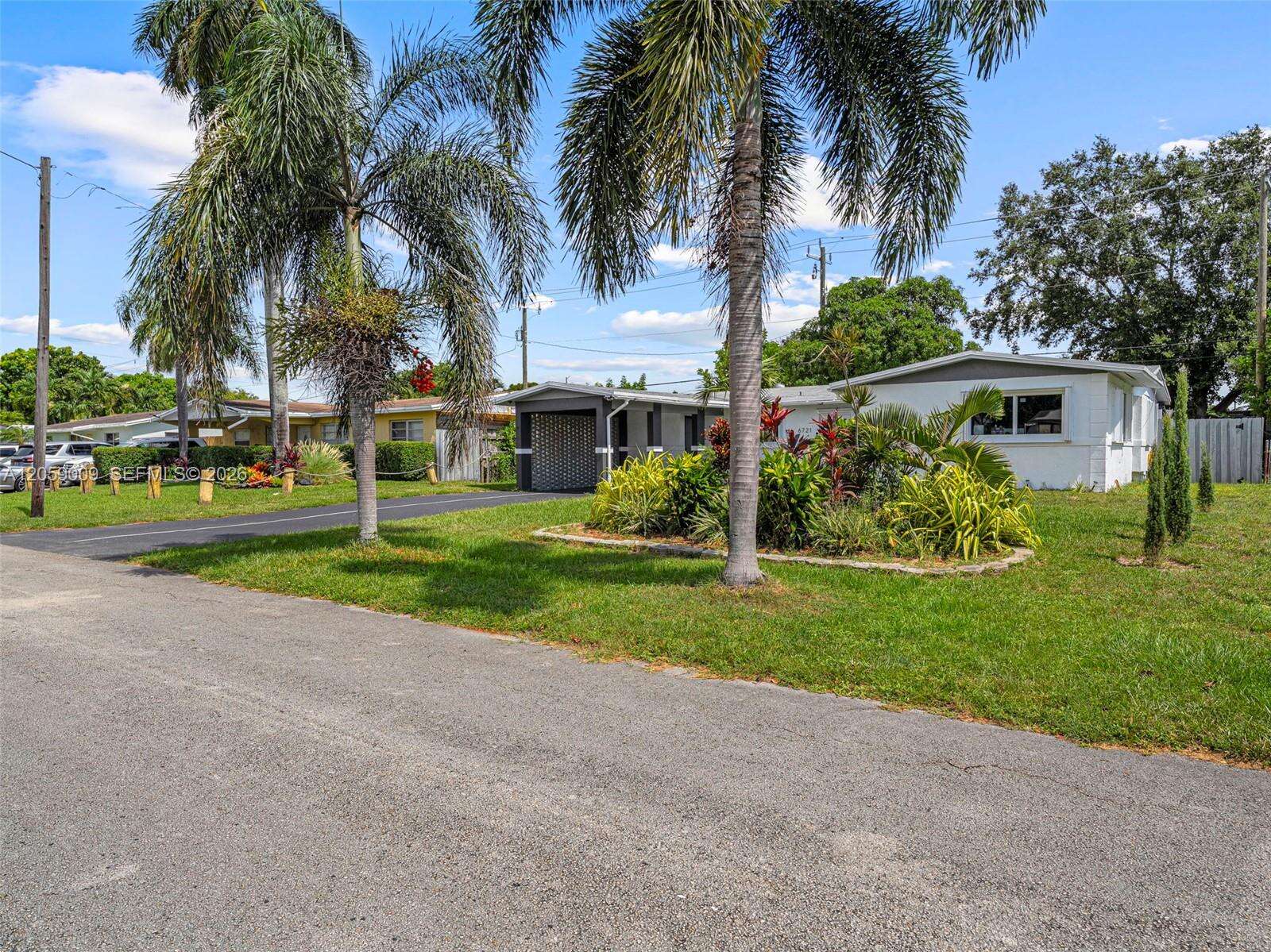 6721 Allen St, Hollywood, FL 33024 - Pending Sale photo 2