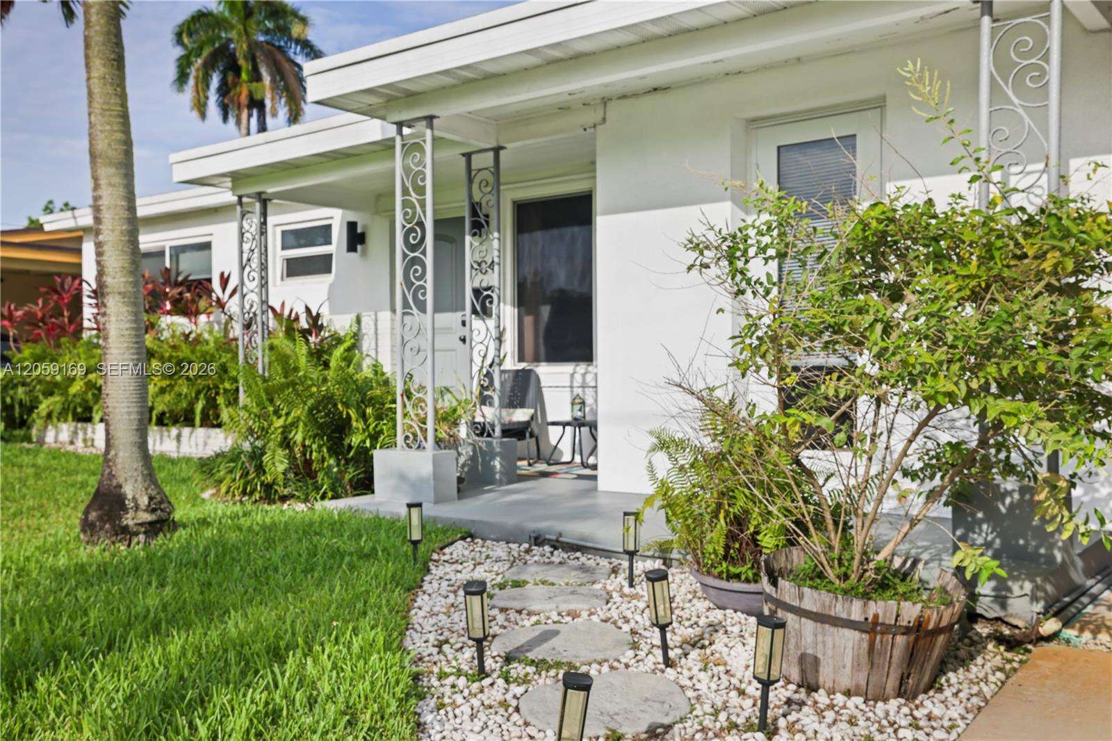 Hallandale Beach, FL 33009 - For Sale photo 2