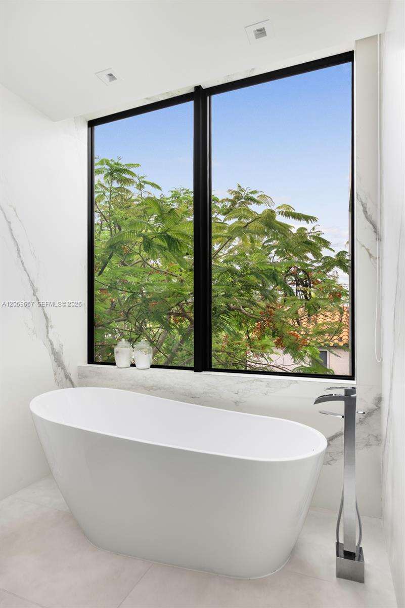 5630 Pine Tree Dr, Miami Beach, FL 33140 - For Sale photo 18