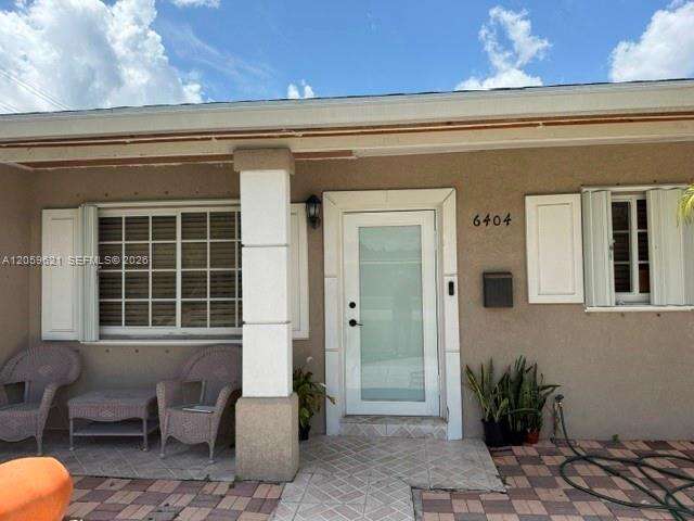 6404 Grant Ct, Hollywood, FL 33024 - For Sale photo 2