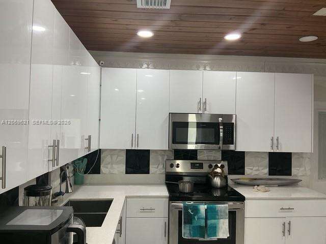 6404 Grant Ct, Hollywood, FL 33024 - For Sale photo 8