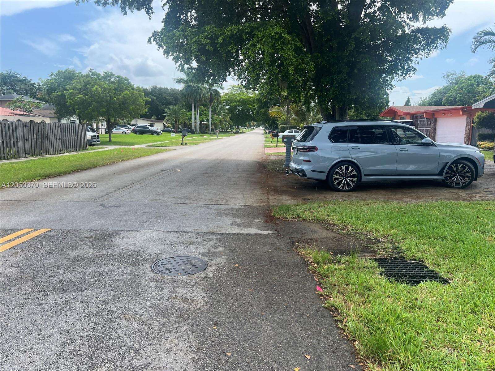 6398 33rd St, Miramar, FL 33023 - For Sale photo 2