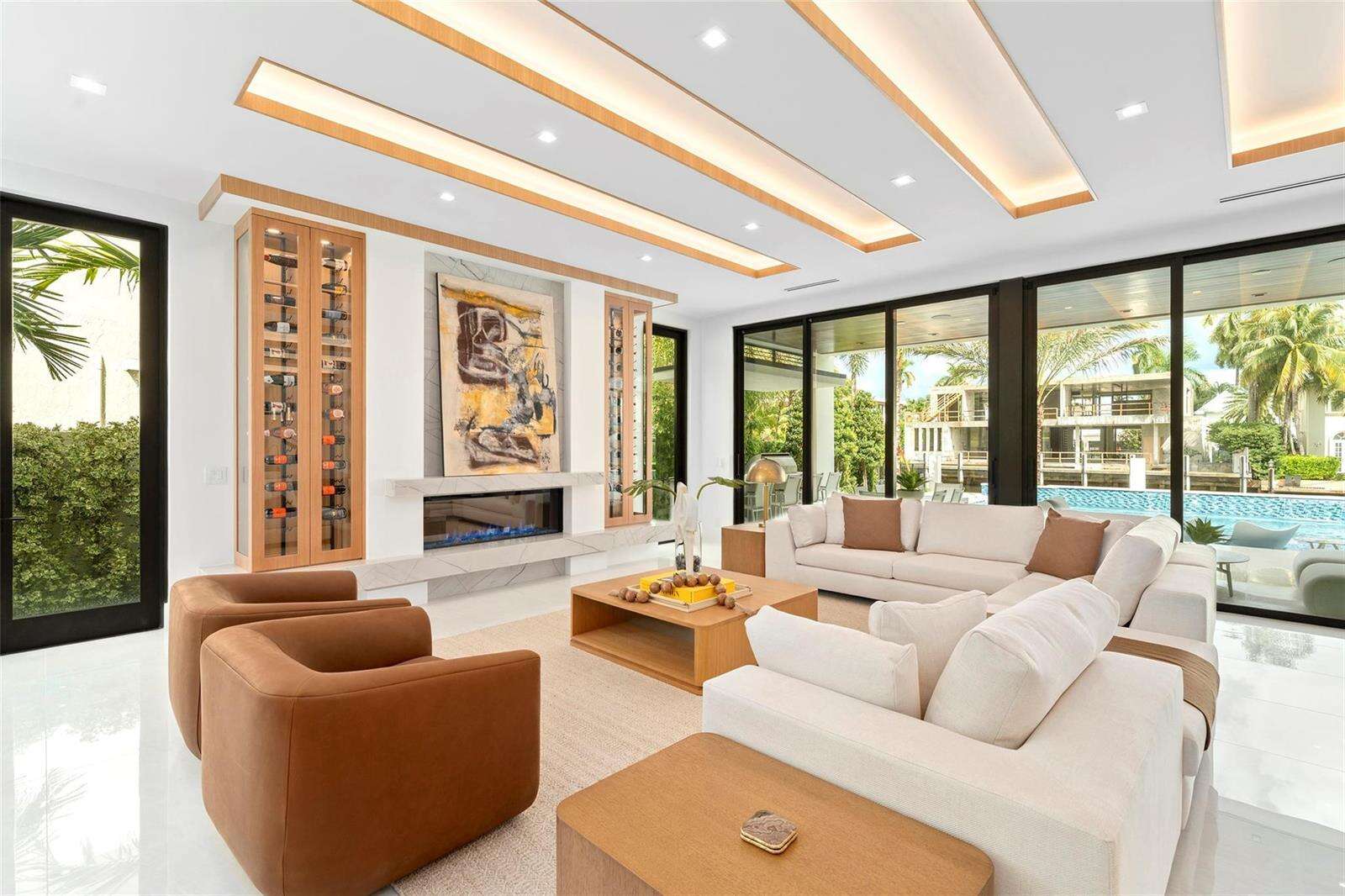 24 Fiesta, Fort Lauderdale, FL 33301 - For Sale photo 2